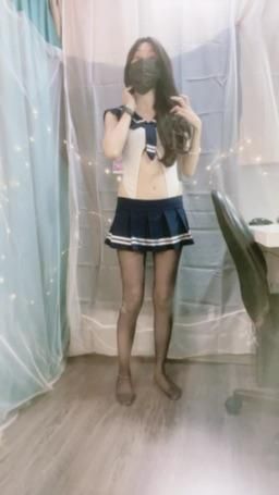 smi945 : 這套水手服搭黑絲好看嗎?
