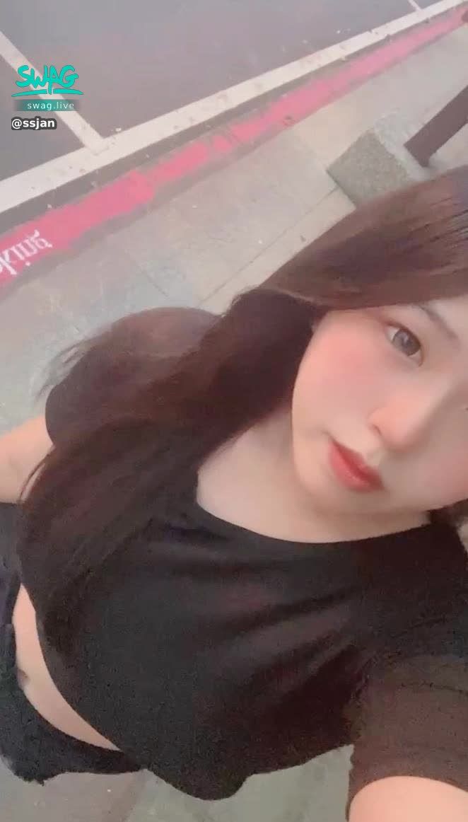 ssjan : 11/2（日）21:00小公主打遊戲🎮
達3w💎開慰慰秀💦
糖果屋🍬🉐抽獎券乙張
‼️晚上補抽獎🎟️
✨新活動規劃🀄️
#主題直播