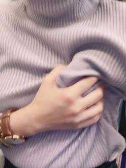 dreamyloli : 沒穿內衣狠狠揉奶的婊子