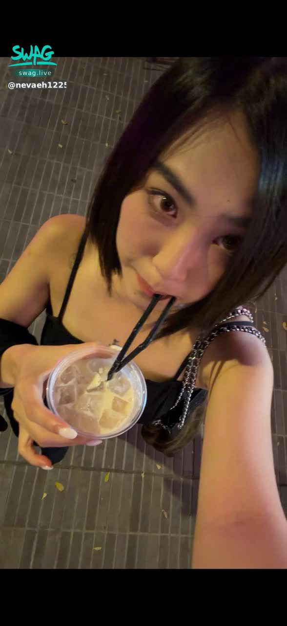 nevaeh1225 : 心情悶悶的～最近很多煩事😥想找人聊天放鬆～願意真心交友的請私訊吧👀 #私訊 #日常 #生活 #sexy #性感 #露臉