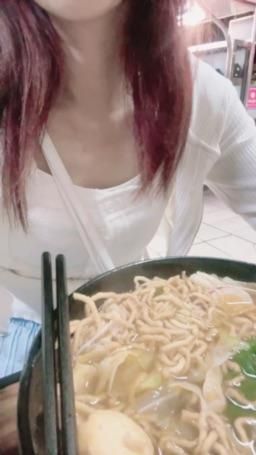 lovemeredith : 天微涼，吃麻辣鴨血豆腐鍋，有點辣，但沒我辣，你比較想吃掉我嗎？