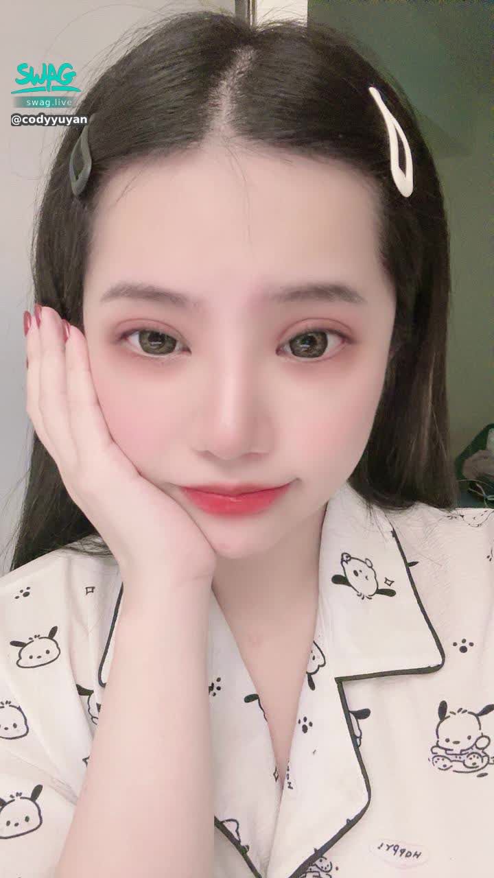 codyyuyan : Babe動態記得看，才知道這張臉下藏著多少色色的秘密🤫～