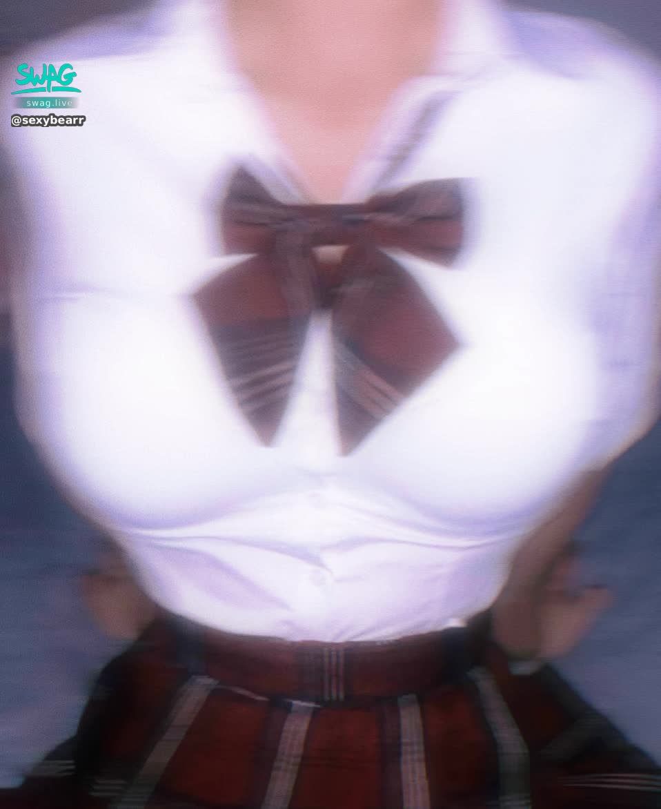 sexybearr : 🌧️不愛你的人 說什麼都沒用🌧️愛我好嗎?Babe 想開直播的時候剛好發燒 真的很衰⋯⋯⋯