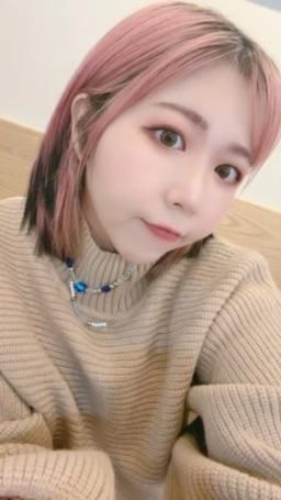 piffydream : 到了穿毛衣的季節啦~
誰來陪我在咖啡廳工作💼