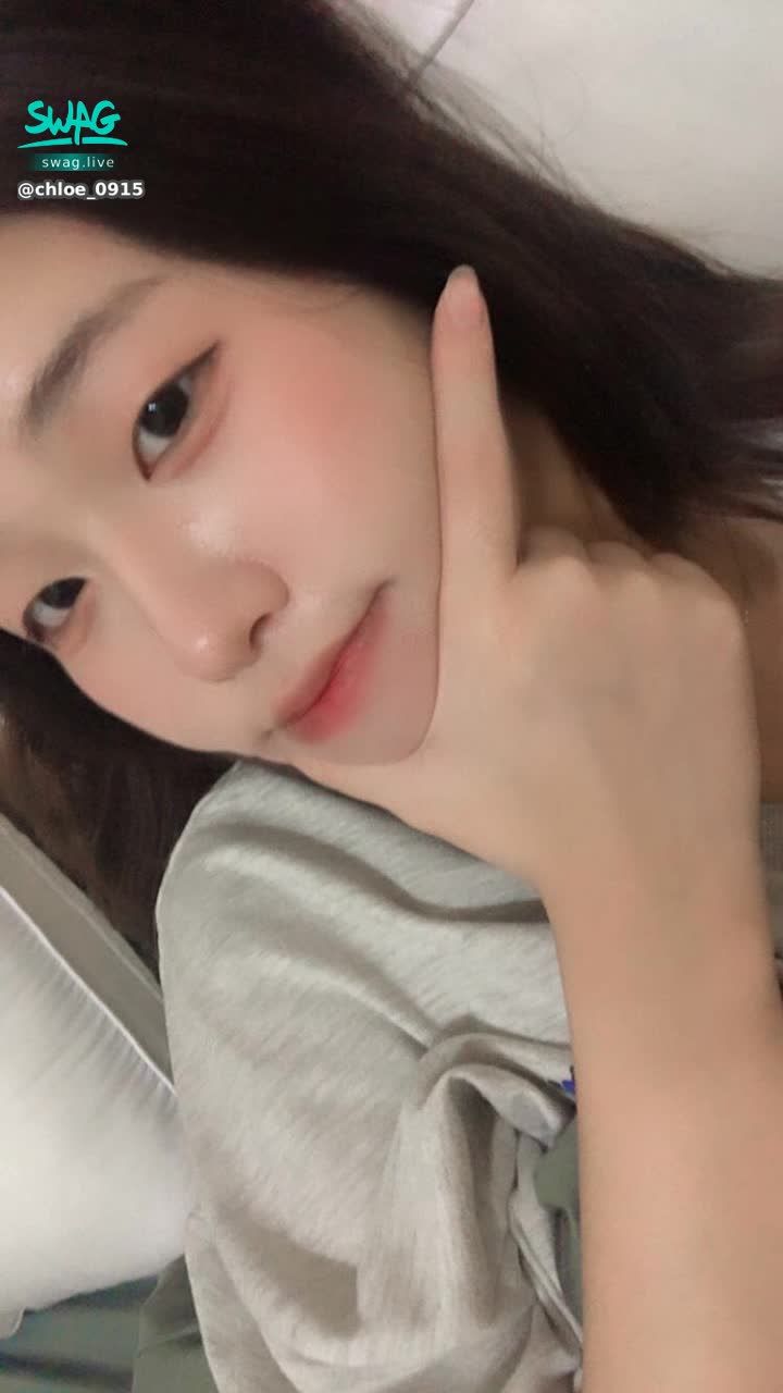 chloe_0915 : 這天氣最適合抱抱了👀有人要一起嗎哈哈
#露臉 #可愛 #sexy #性感 #生活 #日常