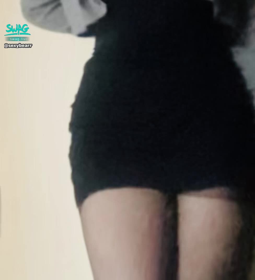 sexybearr : 裙子太短ㄌ好冷哇⋯🎁1個「愛的棒棒」🉐抽插淫蕩呻吟慰慰片♡