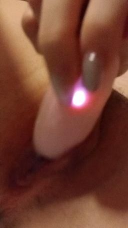 cocolunna : 【好色的呻吟聲 3】快要高潮了💦 把跳蛋快速的抽插小穴.. 好多白漿😳 啊啊啊！！！我要高潮了啦！！！