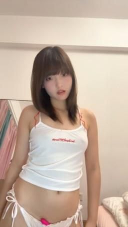 susuya_s : 哥哥们喜欢宝宝这样扭扭吗～
如果是在哥哥的大肉棒上扭扭应该超赞的吧～