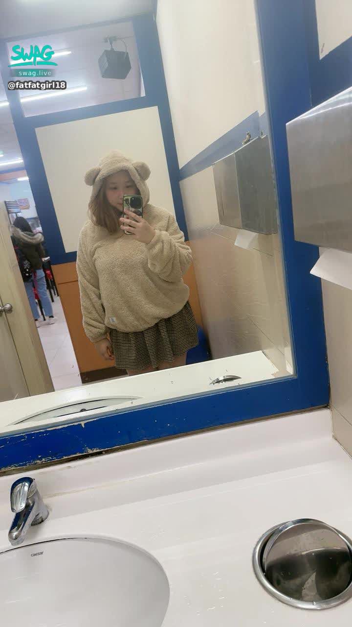 fatfatgirl18 : 11/5(三)22:00可愛動物
滿3萬假屌口交表演
#主題直播