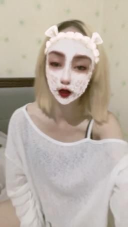 smi945 : 輕鬆的小性感一下😘