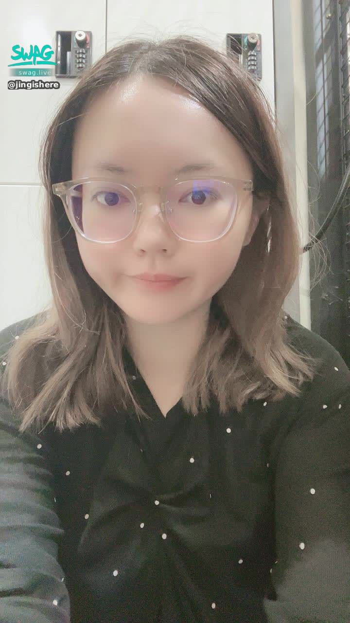 jingishere : 會不會很反差…
真實的OL…
一天天的
快累死了哈哈
連去補照片、彩排樂器的時間都很有限 暈倒