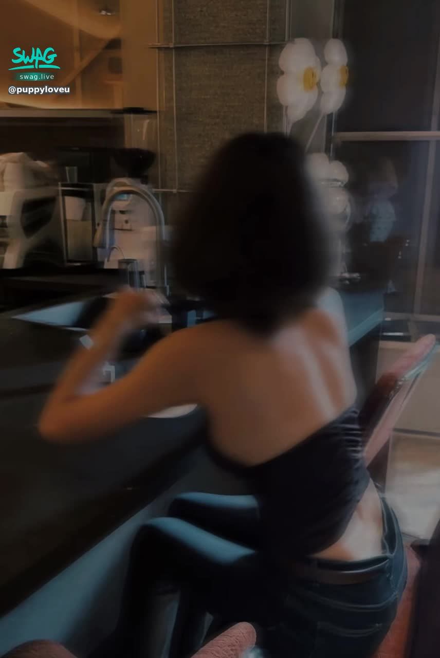 puppyloveu : 當你覺得不行的時候,
就去走斑馬線,你就會變行人😂😂
1️⃣按下「追蹤」不會錯過怕筆的直播
2️⃣看看「影片」➕「限動」先看我多騷
3️⃣私訊 「怕筆本人」回覆 來跟我純❤️約會
I’m 怕筆✏️護理界🔞暗黑小曾莞婷💓