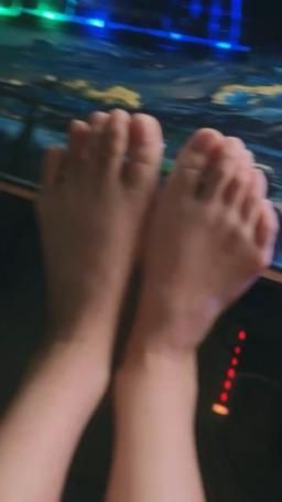 imkowan : 有人喜歡腳腳嗎?好小的腳