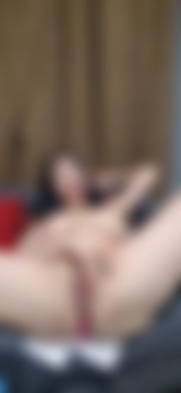 dirtymommy : 屁眼夾玩具，快點指令讓我爽