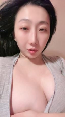 bershuka : 柔軟白皙青筋奶🤍
我快睡著了⋯😴😴