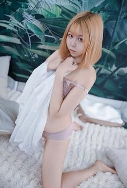 piffydream : 這樣小肚肚不就被你看見了嗎(´-﹏-`;)