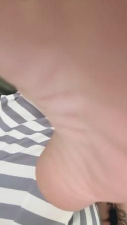 imkowan : 低鑽 一分鐘 看白白嫩嫩的腳腳特寫