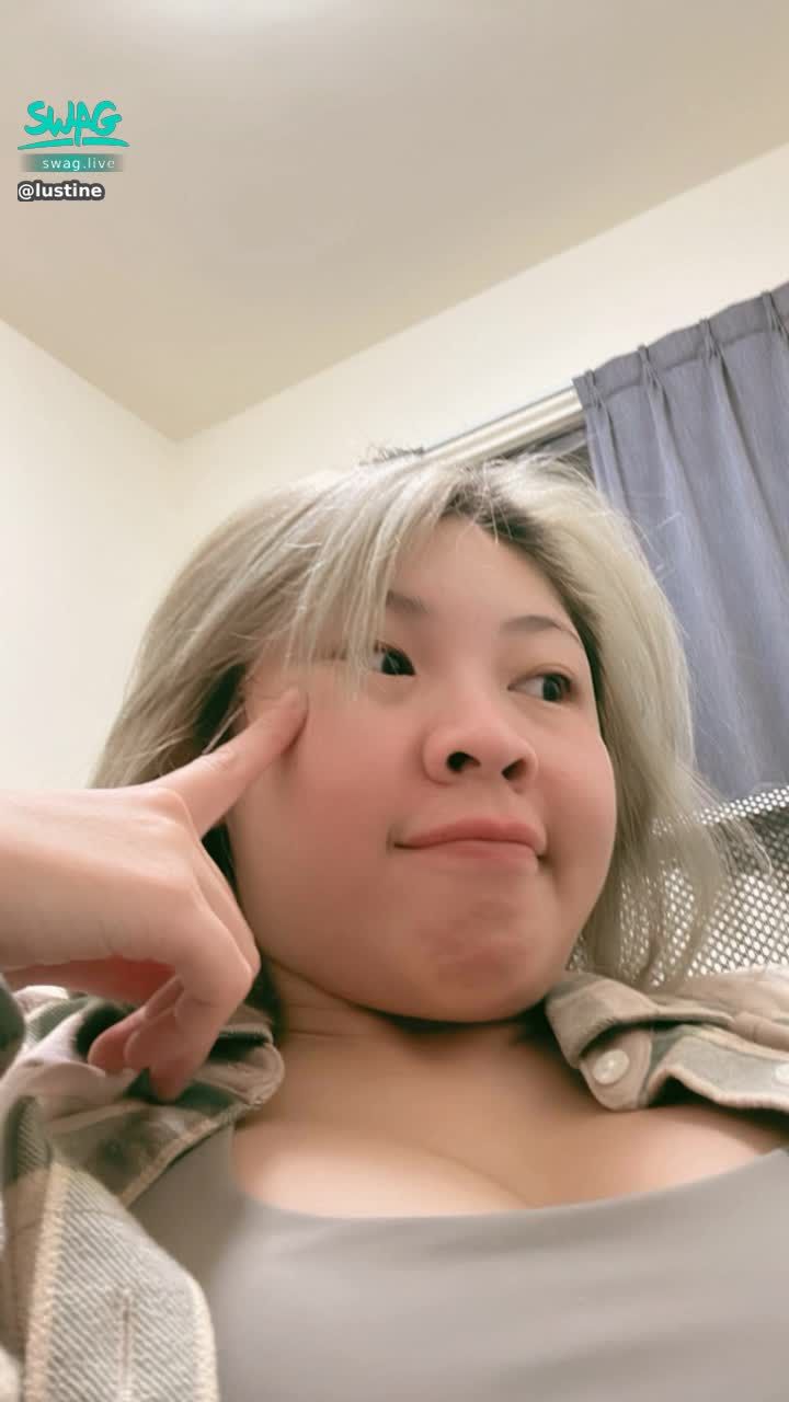lustine : 中午吃一個飯糰直接碳暈到現在：）今天晚上11/6 22:30準時開BO❤️想要客製化1.1內容記得私訊歐～ #露臉 #日常 #生活 #可愛 #sexy #性感 #奶