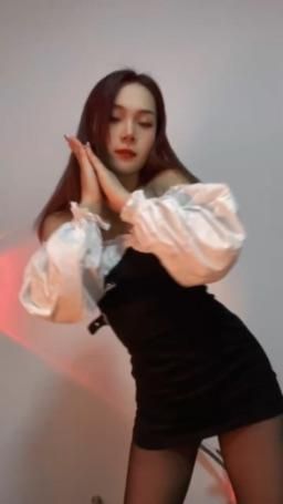 mee900 : 动感舞扭一扭嘻嘻✌︎˶╹ꇴ╹˶✌︎#sexy #生活