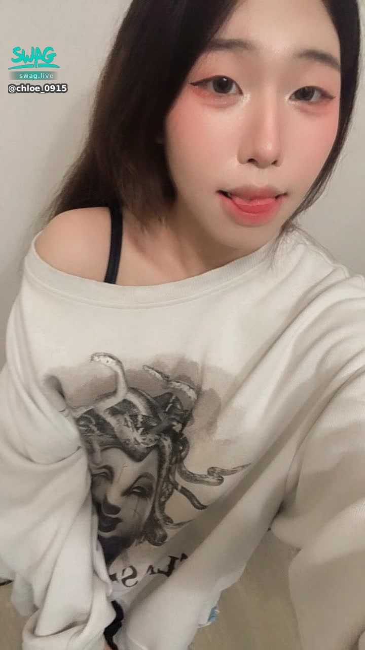 chloe_0915 : 準備出門約會囉❤️想一起吃飯、逛街約會的可以私訊我👀有害羞不敢說的行程也可以私訊討論😈 #約會 #私訊 #sexy #性感 #生活 #日常
