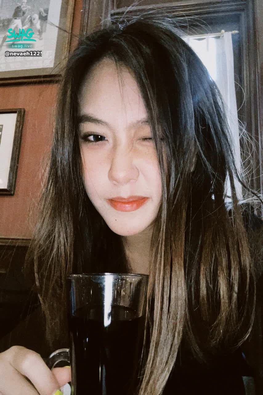 nevaeh1225 : 喝一杯嗎🫣不然我快戒酒了喔哈哈哈~要找我喝趁現在😛 #露臉 #sexy #性感 #生活 #日常