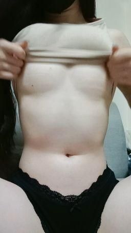 cocolunna : 幫我看看奶奶有沒有變大🤫 有的話要和我說 我會給獎勵喔😈😈