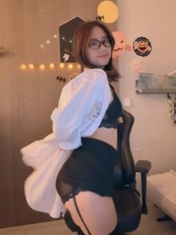 ouopuppy : 🏥7pu醫生の情慾診療間🩺
轉過去讓Babe仔細欣賞醫生的渾圓大屁股💕

#7pupu小姊姊