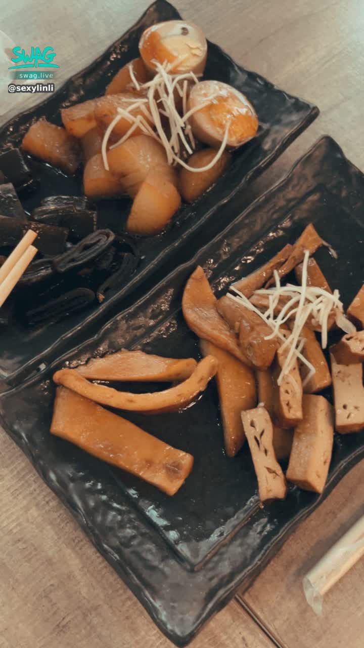 sexylinli : 吃滷味🤤☝️