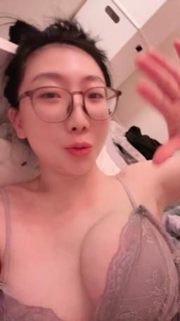 bershuka : 睡前報告😂🩷