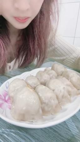 lovemeredith : 10:30開門。11:30到只剩最後一份，猜這10顆多少錢，猜對送片片