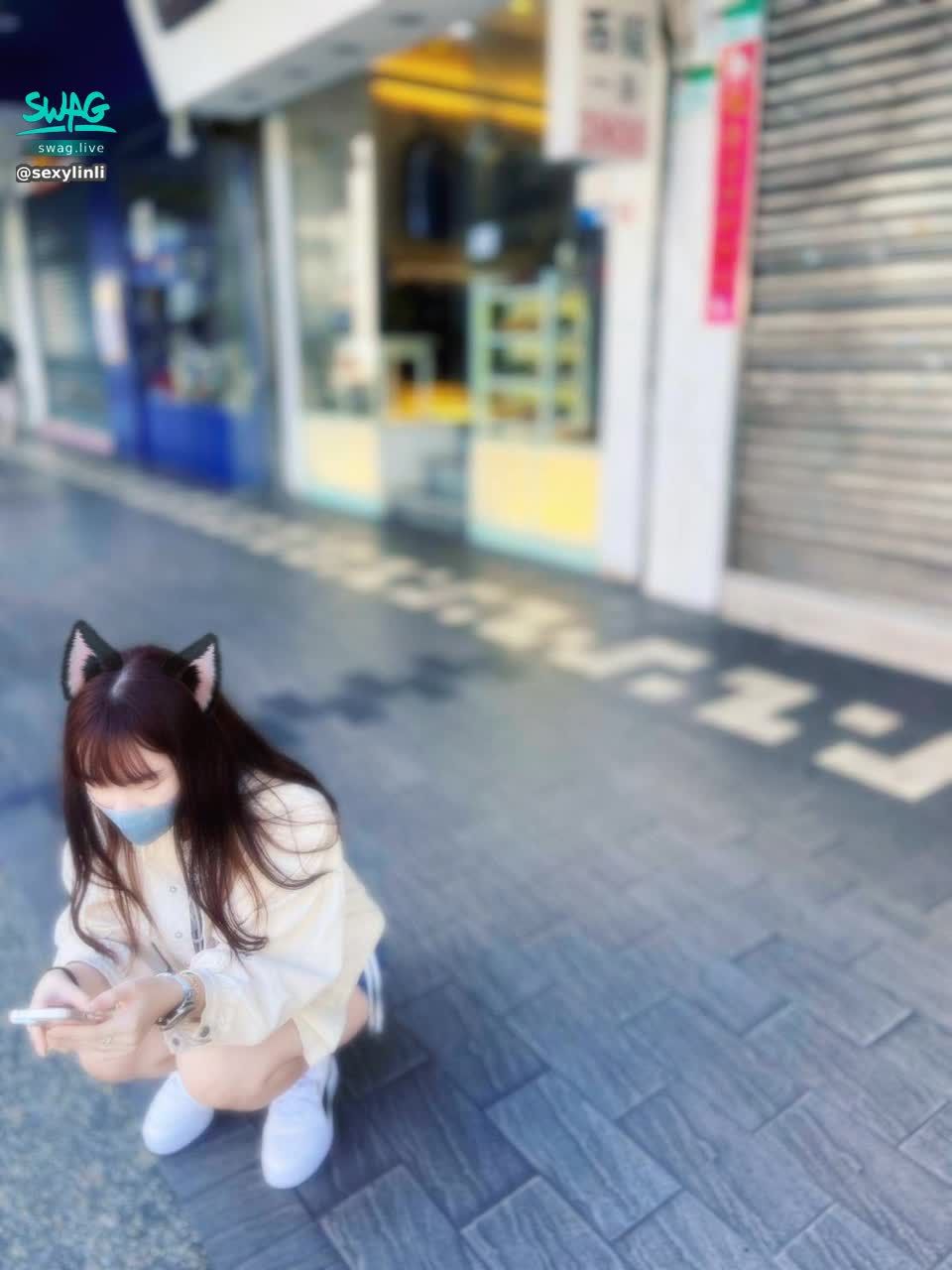 sexylinli : ❤️🐱對在路邊的小貓咪 喵!!