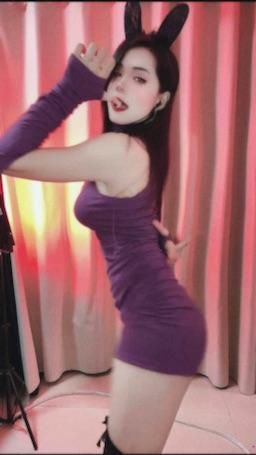 mee900 : 天天开心也不难，比如见我！#sexy #生活 #舞