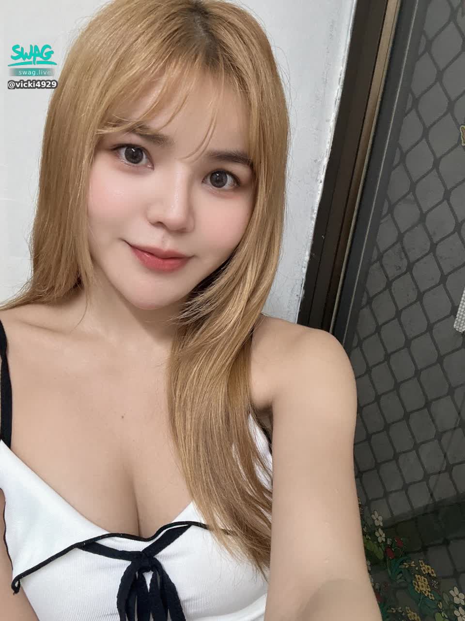 vicki4929 : 📣預告:11/8(六)晚上22點-凌晨早上6點開播(還沒看到可能23點後,依前工作時間分配哦)❤️