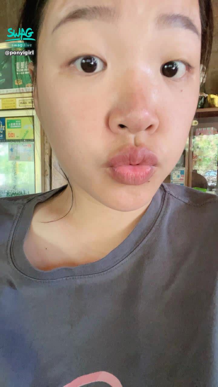 ponyigirl : 冬天的太陽好舒服喔❤️還差一個可以抱抱的對象～這樣就更完美囉🫣 #日常 #生活 #露臉 #可愛 #性感