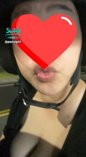 ponyigirl : 出這樣出去騎車～停個紅綠燈一直被看🫣穿這樣怎麼了嗎😈 #巨乳 #大奶🔥 #性感 #sexy #騷