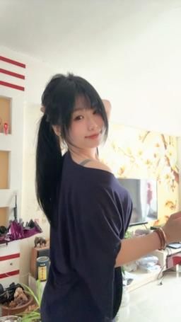 caicbb : 黑色头发有种回到高中的感觉呢～