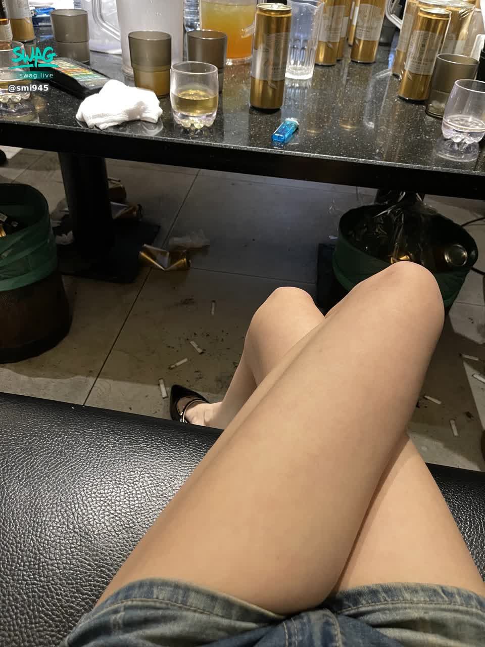 smi945 : 用美腿拍了一系列黑絲小丁的影片
趕快來解鎖收藏唷😘