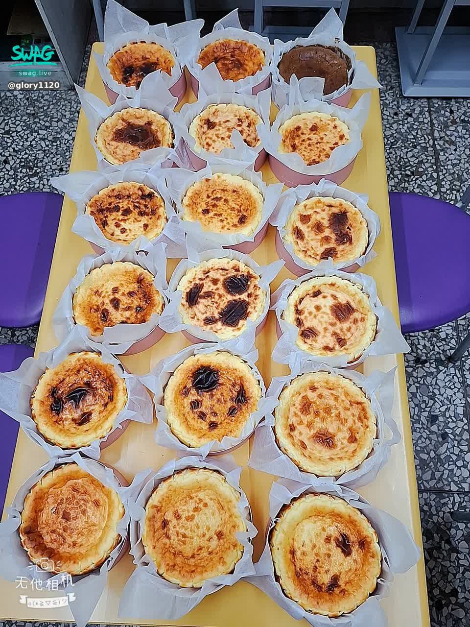 glory1120 : 晴天這個月生日❤️ 
承諾要送出巴斯克乳酪蛋糕🍰與哥哥們分享😋 在昨天半夜已經全數包裝寄出嘍❤️
要記得看訊息去領取噢！
ps.昨天本來要直播的 但因為蛋糕已經製作出爐 只好加緊寫卡片以及包裝 所以就取消直播了 禮拜一11/10會直播的😝😝😝
ps.夏天哥哥快ㄙ密我 我需要你的資訊呀😭😭😭