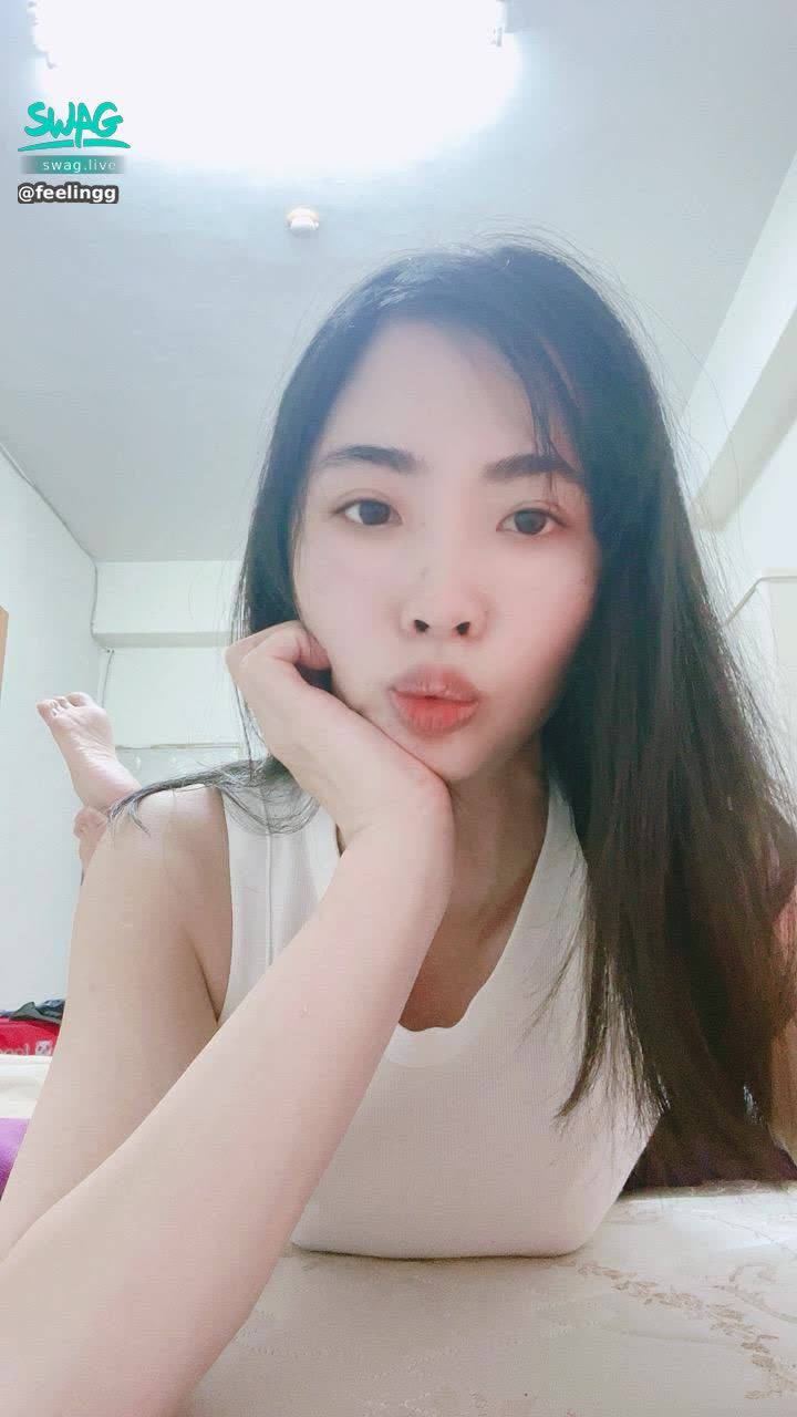 feelingg : 週末的假期有人陪伴你嗎？
小美今晚7:00會在直播間陪伴你們想聊就來😘