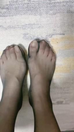 piffydream : 冬天就是穿黑絲的季節
可以不穿內褲在裡面嗎