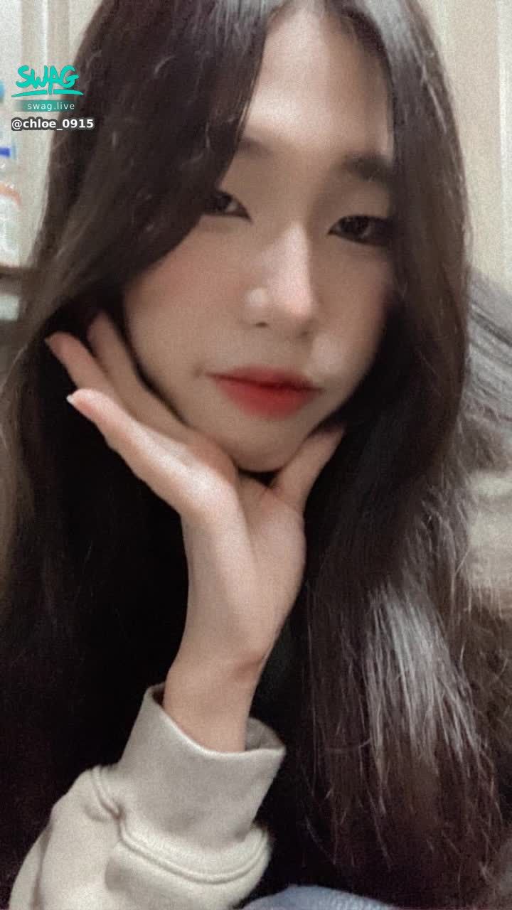 chloe_0915 : 化妝了不出門約會很可惜欸
有人今晚要一起吃飯逛街嗎❤️❤️
#sexy #約會 #日常 #露臉 #可愛 #生活