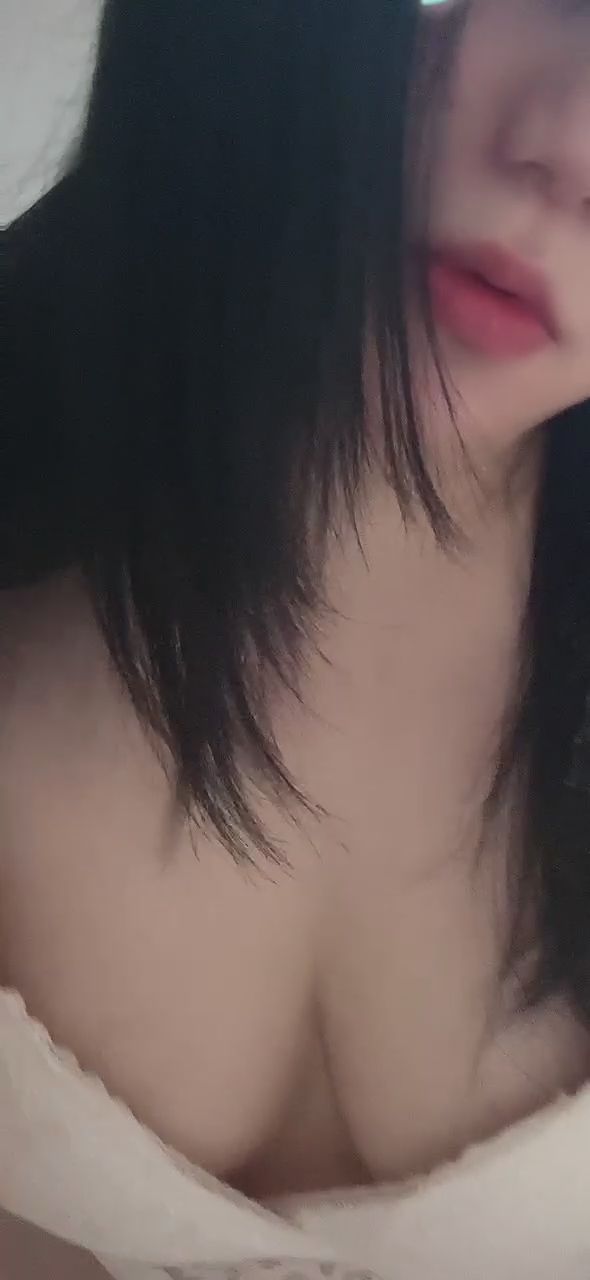 bunny0629bh. : 拍著拍著又不小心露出不該露的👄但你們就愛看:) #巨乳 #大奶🔥 #奶 #露點 #騷