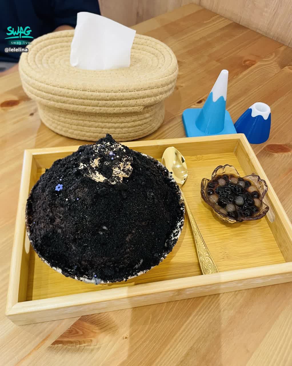 lelelina : 跟對的人吃東西是特別的溫暖～可以很自然地做自己
大口大口的吃東西，這就是所謂的幸福人生。很寫實的日常，並非常常這樣發生，把握住每一次的相聚時光才是最重要的😝😝😝，敬20+的友誼🤪🤪🤪🤪

#樂樂#日常#聚會