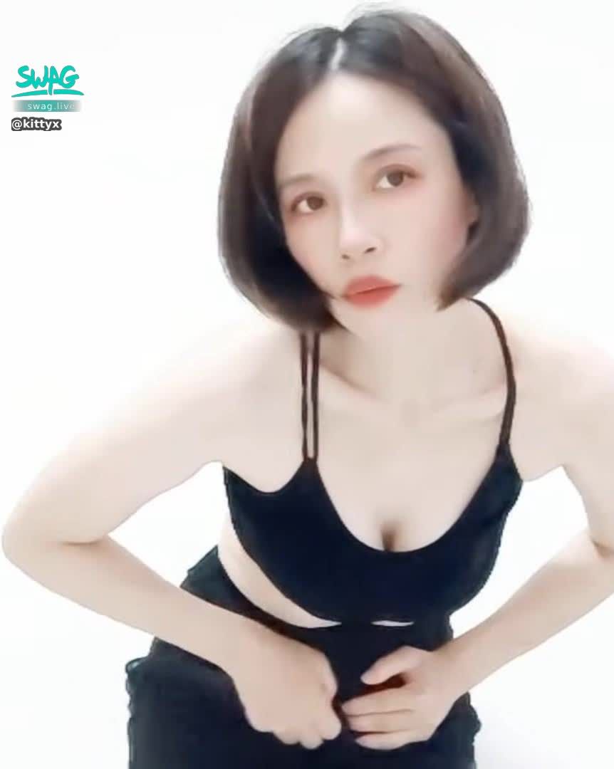 kittyx : 「噓...保持安靜，才能聽見心跳加速的聲音。」