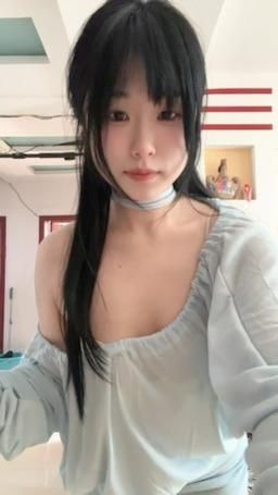 caicbb : 今晚这身播～十点半左右❤️