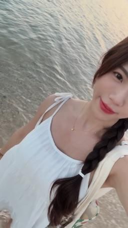 sharonnnnn : 心還沒飛回來⋯下次跟我一起在海邊牽手散步好嗎👫💕💕