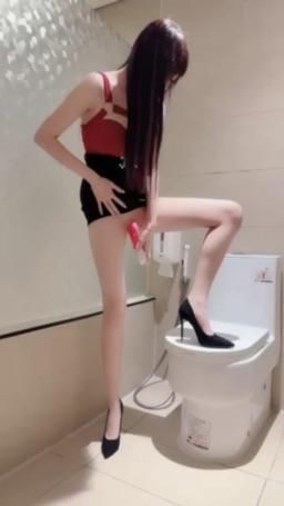 ninibaby : 🔥水災惹💦感覺到了要噴出來了😱然後立馬換成站著姿勢🙈繼續用力往小穴裡面頂到底❤️瞬間引爆自己的水龍頭🚰直接腿軟‼️淫水順著按摩棒滴到地上都是😱用按摩棒要頂住還沒辦法💦60低鑽福利🎁
Babe直接在公司停車場公廁玩到水災💦今天實在太瘋狂❤️人來人往又不太敢叫出聲💕太刺激惹‼️
🌟後續全系列影片私訊領取
🌟包含女上位高潮片段
🌟回覆一句「頂不住惹」
🌟立馬領取全系列尻尻秘笈
@ninibaby ⬅️長腿妮妮追蹤起來喲 洩洩😍