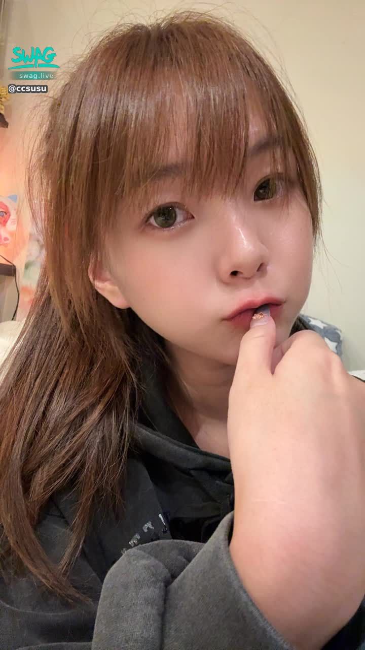 ccsusu : 今日休播~ 私訊送禮一樣可以換禮物唷💕
直播或私訊送「雙11應援禮物」活動時間:11/9-11/12
🤍送雙棒應援🉐兩張照片
💛愛的棒棒🉐一部短片
💝666🉐一部性感影片+拍立得兩張
📅行動愛你🉐2026桌曆一本
#送禮物換酥酥禮物 #ccsusu #酥酥