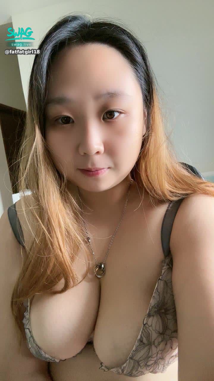 fatfatgirl18 : 11/12(三)21:00決勝內衣
滿3萬全祼慰慰表演
#主題直播