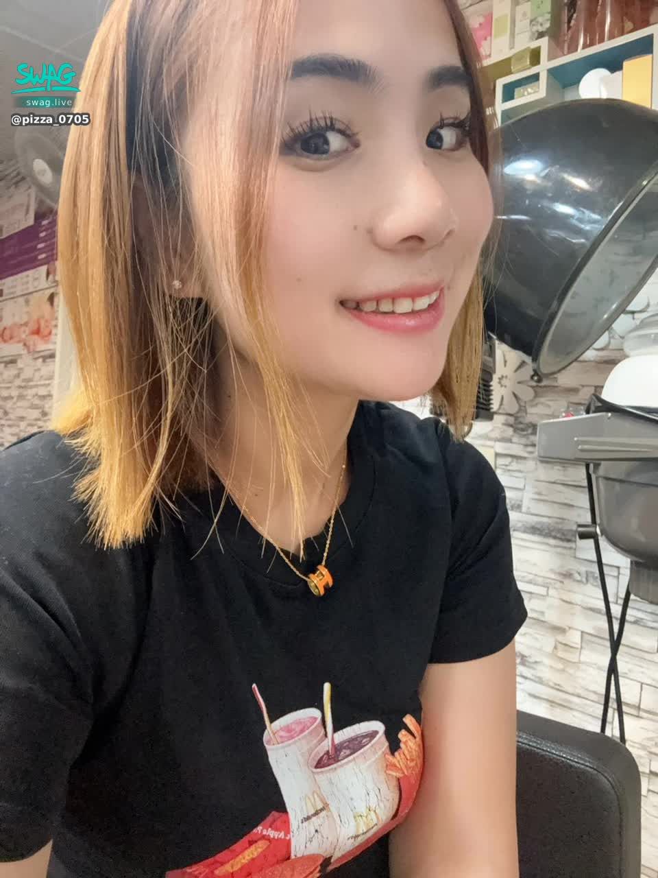 pizza_0705 : 把自己弄得漂漂亮亮🌸過好一個人的生活～才會有人愛我❤️那你愛我嗎？🫣 #日常 #生活 #sexy #性感 #露臉 #可愛